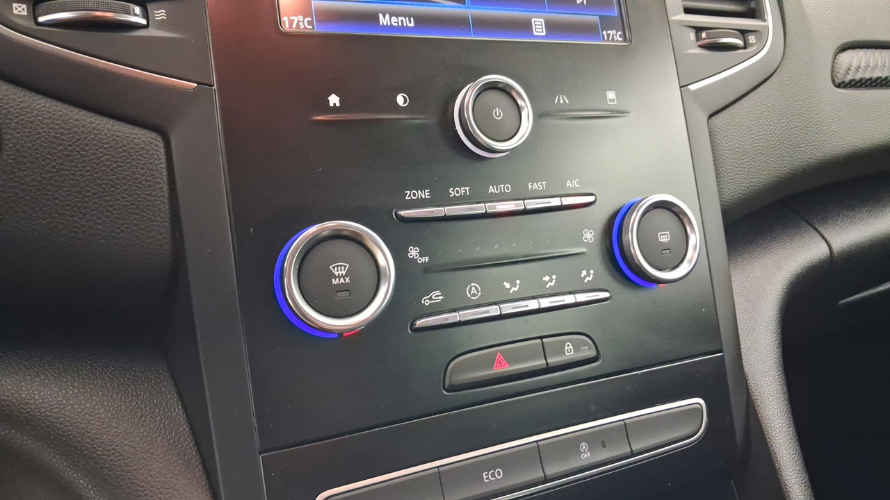 Renault Mégane IV Berline Blue dCi 115 — photo 21