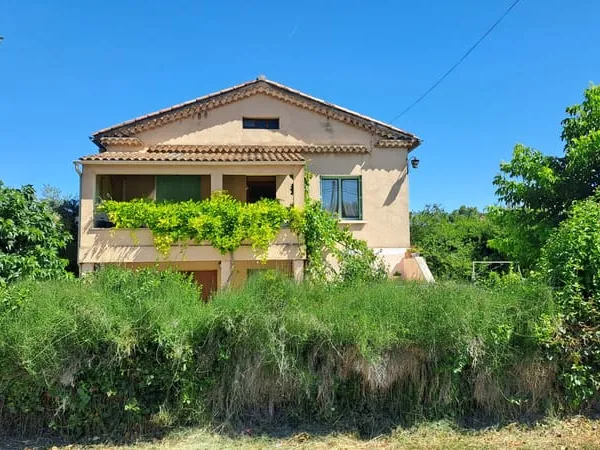 Maison de 97,5 m2 habitable sur 1630 m2 de terrain clos et a
