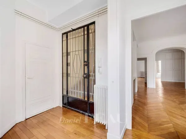 Appartement 7 pièces 157 m²