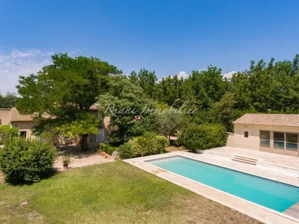 A vendre Propriété Luberon, Mas provençal, piscine, annexes et parc arboré sur 1,8 hectare