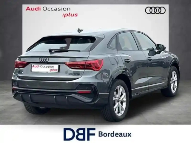 Audi Q3 35 tfsi 150 ch s tronic 7 s line — photo 5
