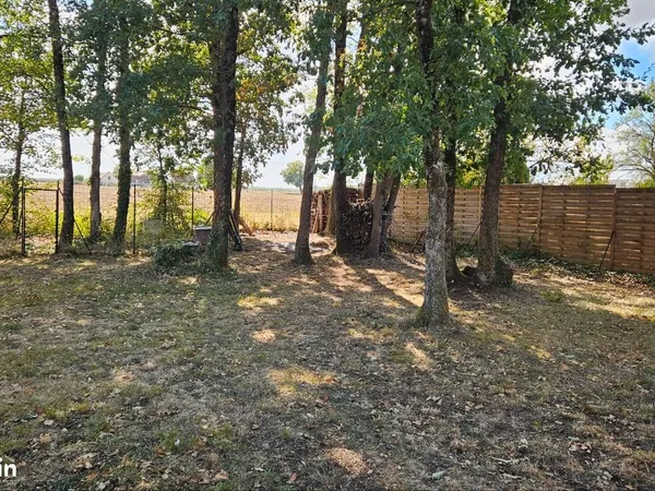 Terrain constructible de 730 m² à Athée-sur-Cher - Quartier calme très recherché