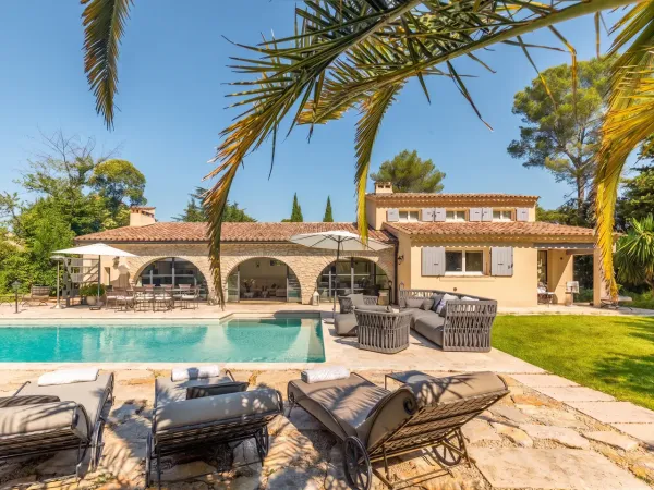 Magnifique villa provençale avec piscine et double garage