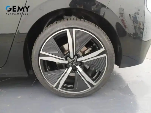 Peugeot 308 phev 180 e-eat8 — photo 11