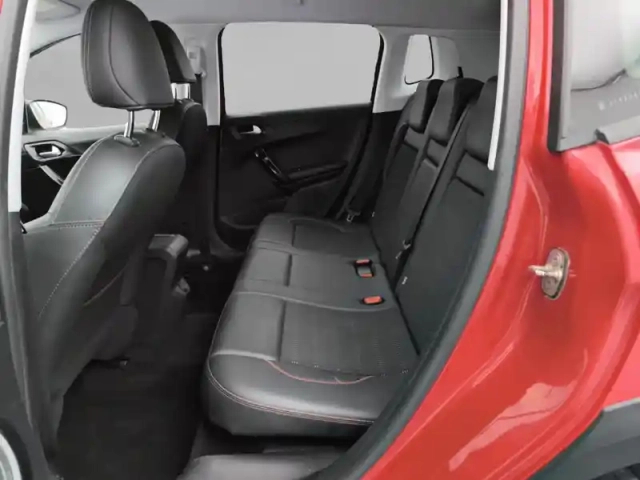 Peugeot 2008 1.2 puretech 110ch s&amp;s bvm5 — photo 10