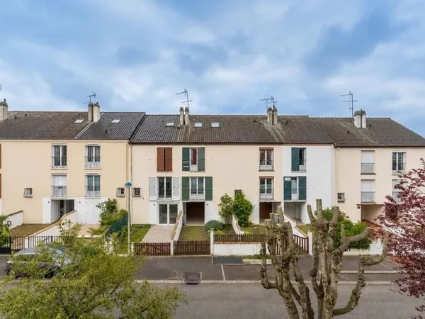 Maison rénovée 4 pièces à Maurepas