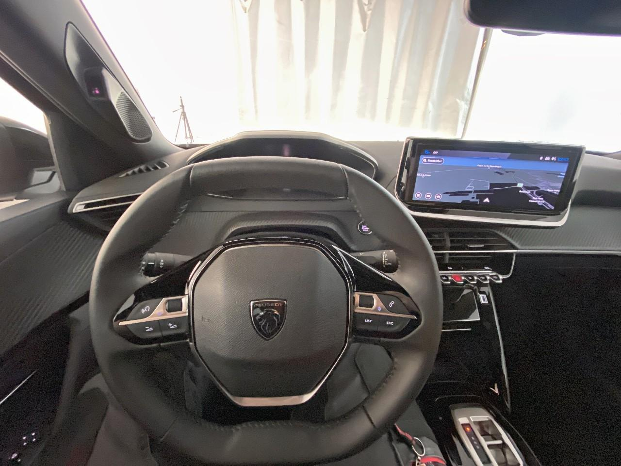 Peugeot 2008 hybrid 145 ch e-dcs6 allure — photo 12