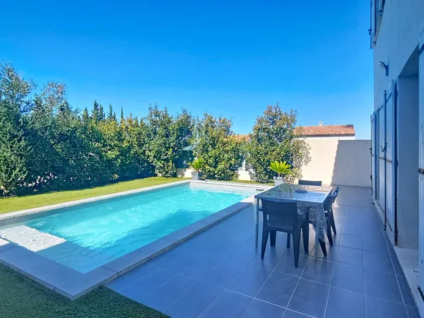 Maison T4 récente avec garage et piscine à Saint-Maximin-la-Sainte-Baume