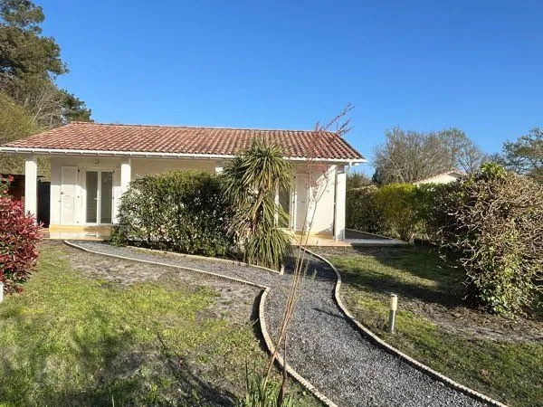 Petite maison 3p avec grande terrasse et jardin