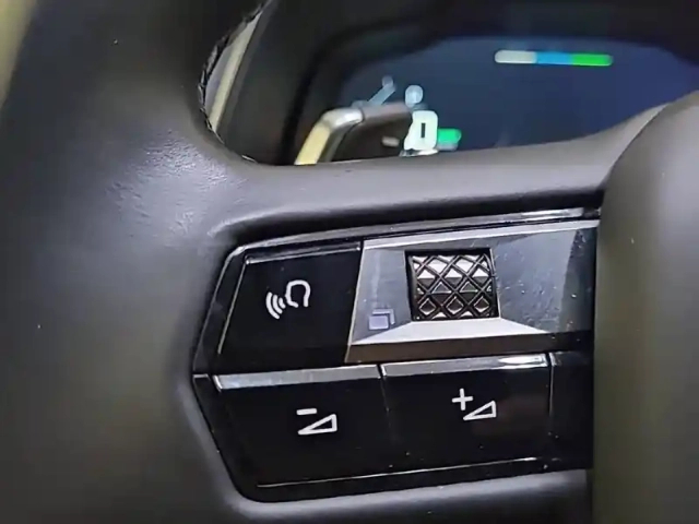 Ds Ds 7 ds7 crossback hybride e-tense 300 eat8 4x4 — photo 66