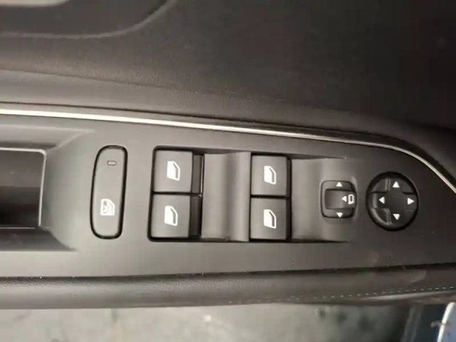 Peugeot 3008 hybrid 225 e-eat8 — photo 29