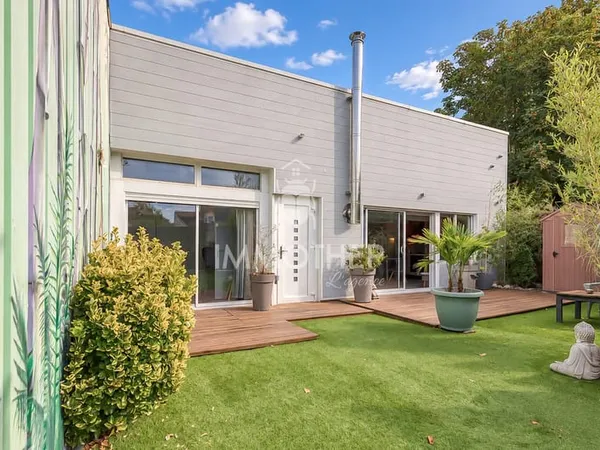Loft avec studio indépendant et terrain clos