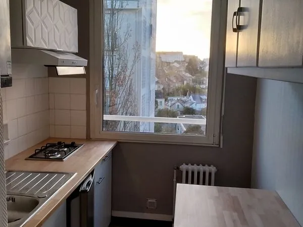 Studio- T1 bis avec parking couvert et cave