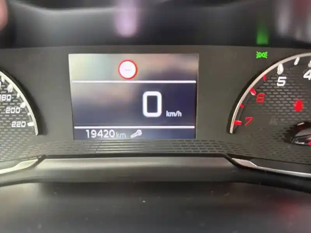 Peugeot 2008 puretech 100 s&amp;s bvm6 — photo 30