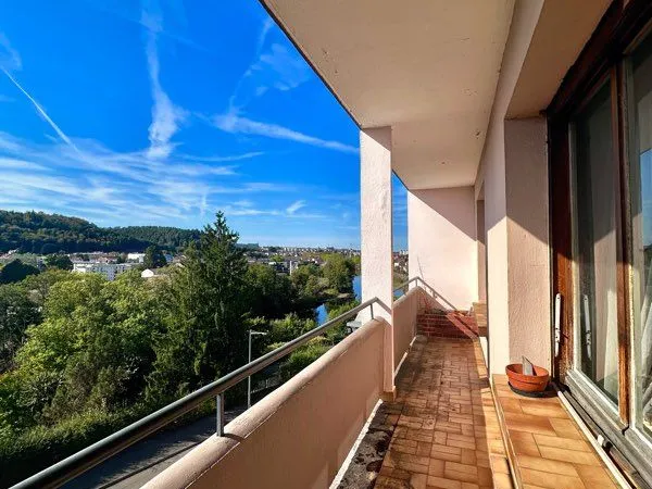 Appartement 82 m² dernier étage avec balcon et vue - Épinal