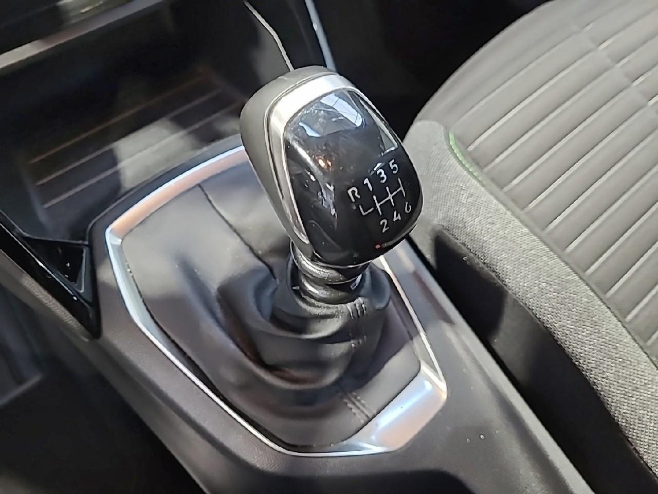 Peugeot 2008 puretech 100 s&s bvm6 active — photo 17