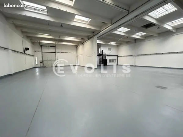 Local d'activité 788 m²