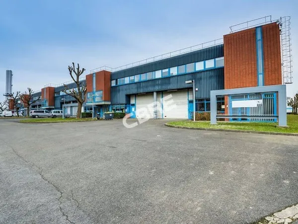 Local d'activité 758 m²