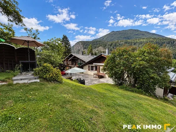 Ferme de pays composée de 5 appartements et terrains attenants 484,42 m2 utiles - LES HOUCHES
