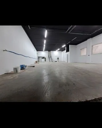 Local brignais 270 m2