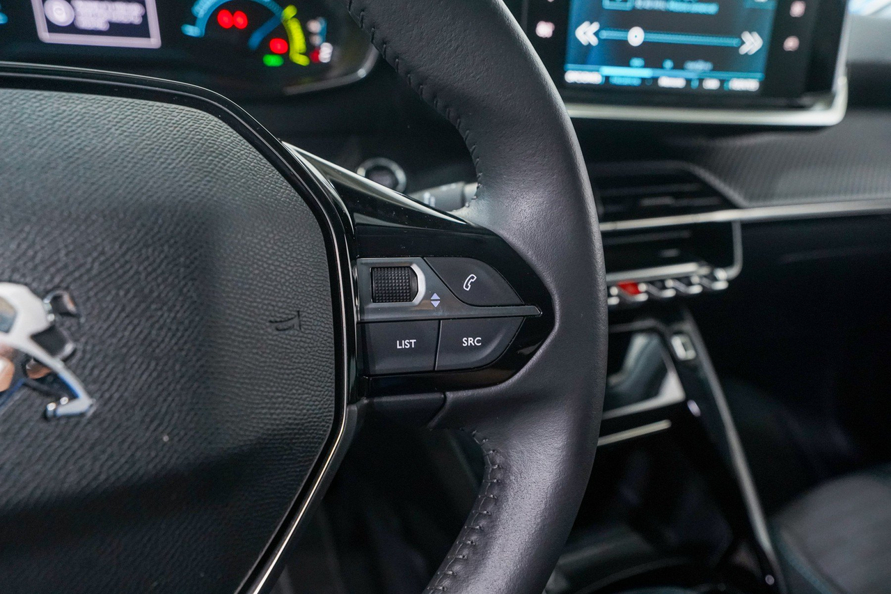 Peugeot 208 — photo 18