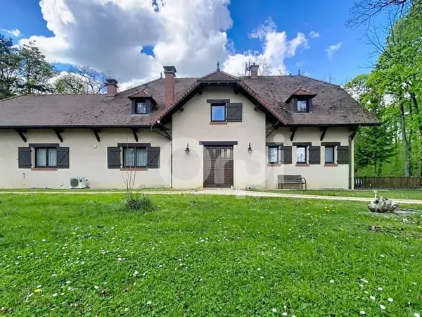 Maison 8 pièces 234 m²