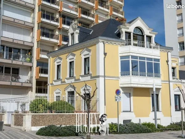 Villa 9 pièces 220 m²