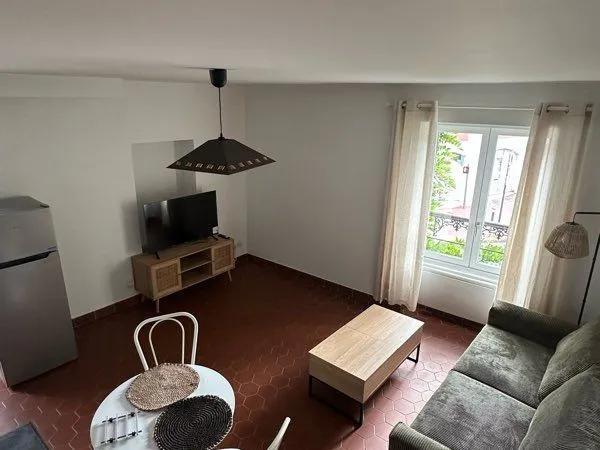 2 pièces duplex meublé rénové à Châtillon 1 100 CC