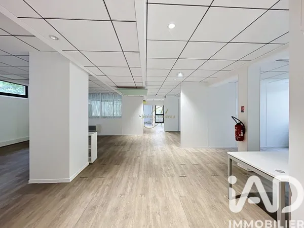 Local commercial 185 m²
