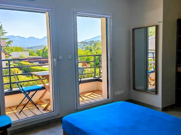 Colocation dans maison de 120 m2, chambre avec SDB, WC, balcon et frigo privatifs