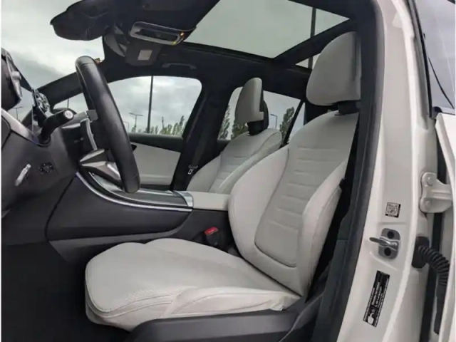 Mercedes Glc 300 e  hybrid eq 4matic — photo 17
