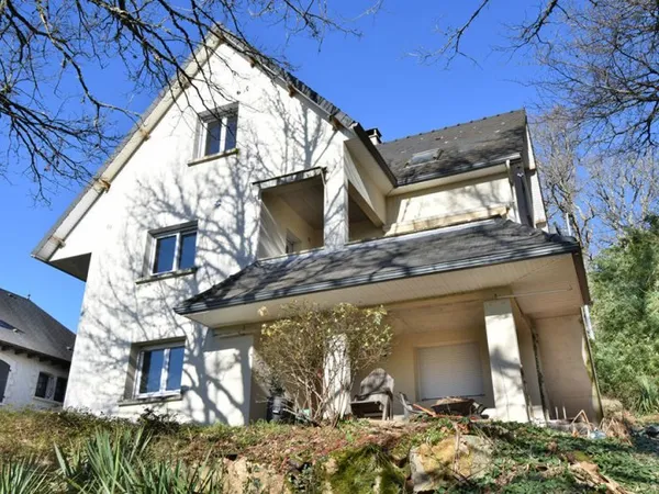 Maison contemporaine sur les hauteurs avec vue