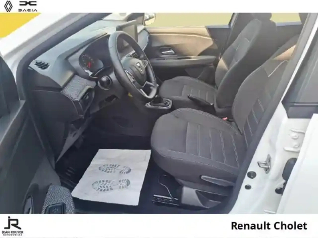 Dacia Sandero 1.0 tce 90ch confort cvt -22 — photo 3