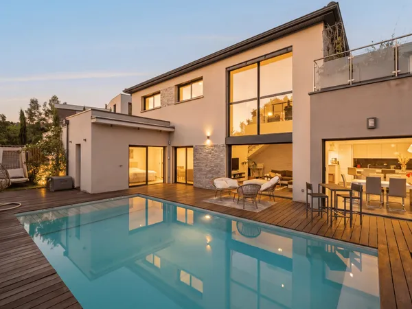 Maison 175m2 - 900m2 de terrain - Piscine - Garage