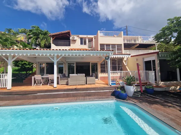 SCHOELCHER : Rare dans le secteur : Villa composée d'un F4/5