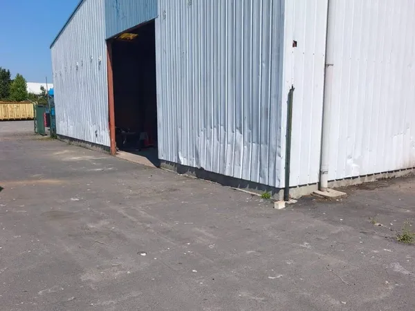 Local d'activité 1750 m²