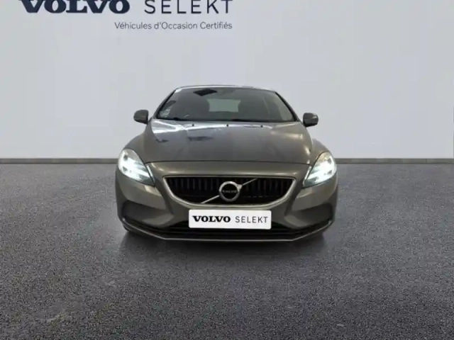 Volvo V40 t2 122ch momentum geartronic — photo 2