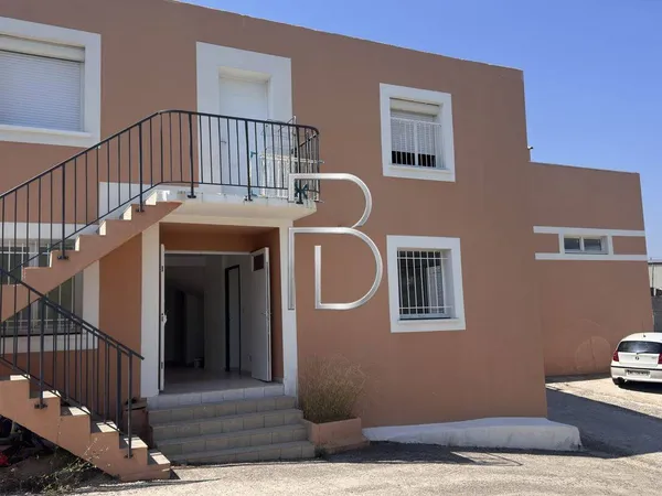 Entrepôt 357 m²
