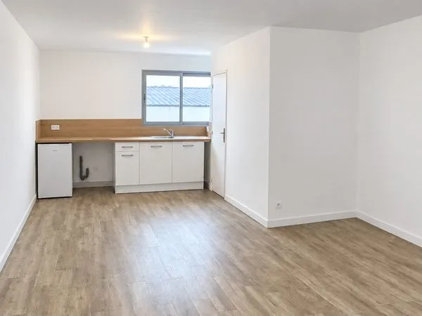 Studio lumineux a louer au 1er étage