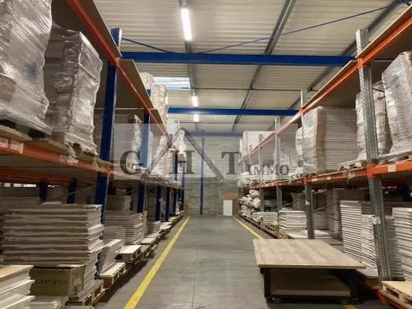 LOCAL D'ACTIVITÉ DE 810 M² À VENDRE À GROSLAY