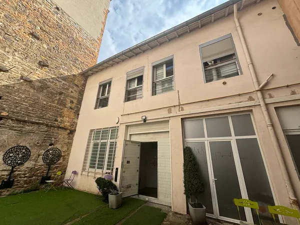 Local professionnel 435 m²