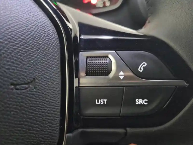 Peugeot 2008 puretech 100 s&amp;s bvm6 — photo 31