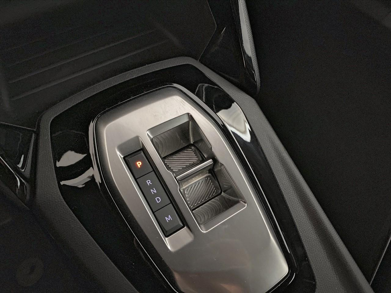 Peugeot 2008 hybrid 145 ch e-dcs6 style — photo 15