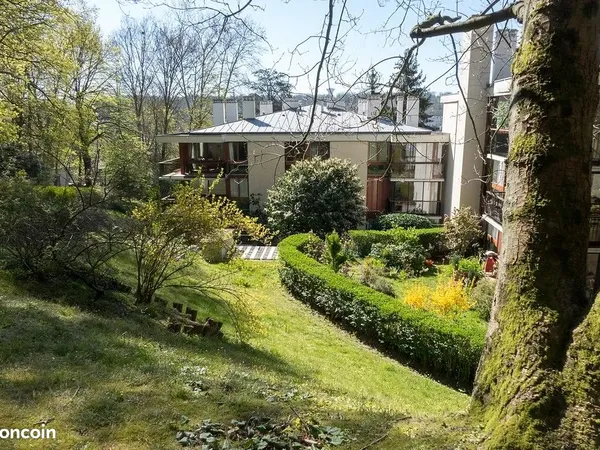 Appartement 4 pièces 91m2 + 10m2 terrasse Jouy en Josas centre