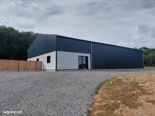 À louer - Bâtiment commercial / professionnel d'environ 350 m²