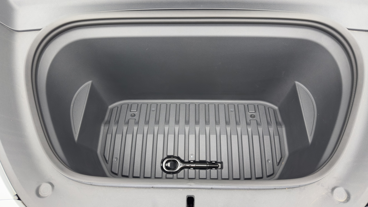 Tesla MODEL Y Standard RWD — photo 31