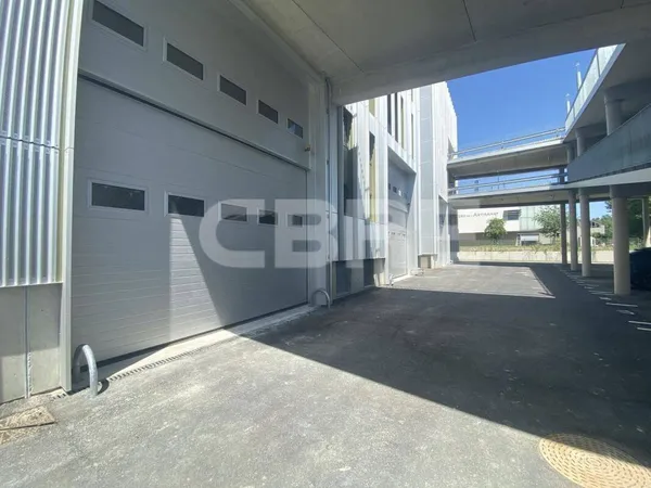 Local d'activité 1117 m²
