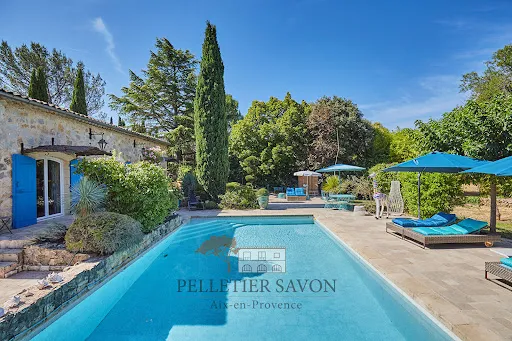 Maison 10 pièces 283 m²