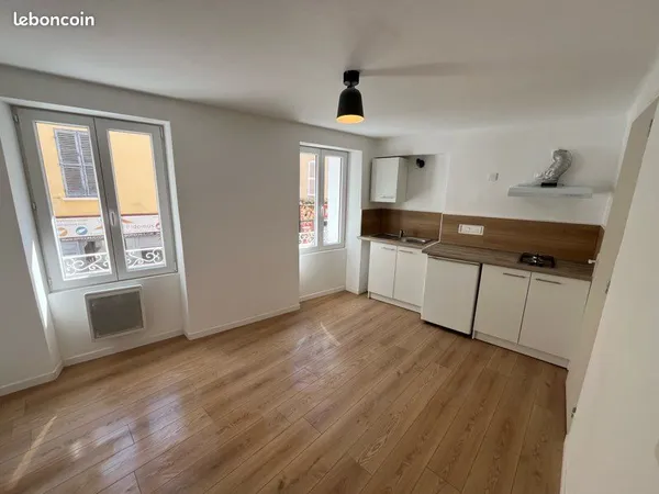 Appartement Location Le Luc 1p 18m² 450€