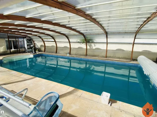 Maison 7 pièces 235 m²